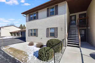 910 E Cedar Ave, Manitowoc, WI 54220 - Photo 3