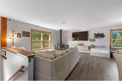 W165N10401  Wagon Trl, Germantown, WI 53022 - Photo 3