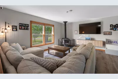 W165N10401  Wagon Trl, Germantown, WI 53022 - Photo 5