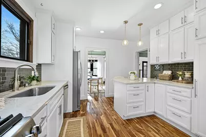 8140  Hillcrest Dr, Wauwatosa, WI 53213 - Photo 15