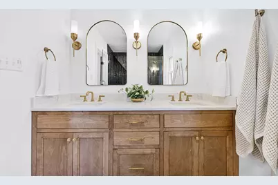 8140  Hillcrest Dr, Wauwatosa, WI 53213 - Photo 27