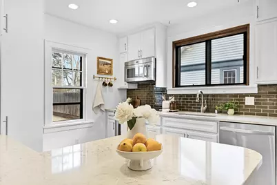 8140  Hillcrest Dr, Wauwatosa, WI 53213 - Photo 13