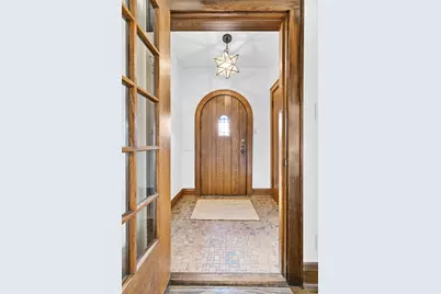 8140  Hillcrest Dr, Wauwatosa, WI 53213 - Photo 3