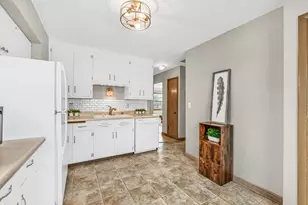 5648 N Dexter Ave, Glendale, WI 53209 - Photo 7