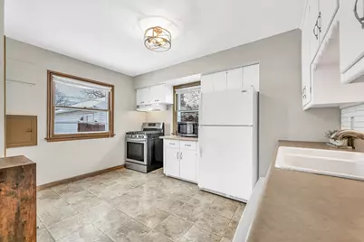 5648 N Dexter Ave, Glendale, WI 53209 - Photo 9