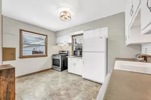 5648 N Dexter Ave, Glendale, WI 53209 - Photo 9