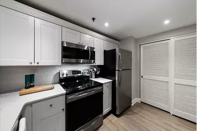 270 E Highland Ave #621, Milwaukee, WI 53202 - Photo 9