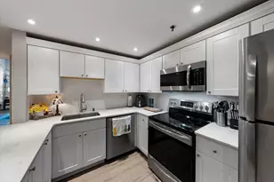 270 E Highland Ave, Milwaukee, WI 53202 - Photo 7