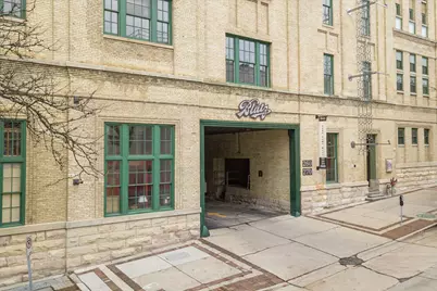 270 E Highland Ave #621, Milwaukee, WI 53202 - Photo 39