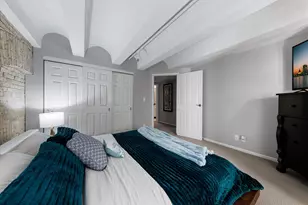 270 E Highland Ave, Milwaukee, WI 53202 - Photo 17