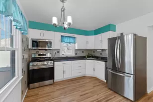 3756 E Waterford Pl, Saint Francis, WI 53235 - Photo 3