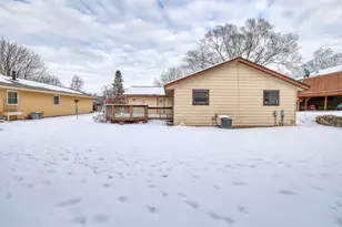 244 Willow Ct, Hartland, WI 53029 - Photo 3