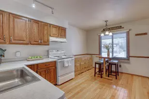 244 Willow Ct, Hartland, WI 53029 - Photo 9