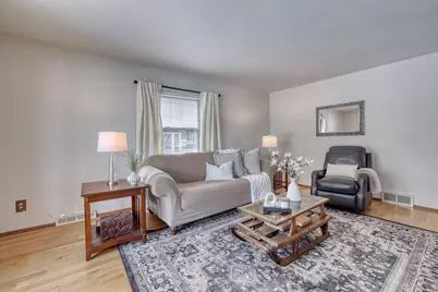 244  Willow Ct, Hartland, WI 53029 - Photo 5