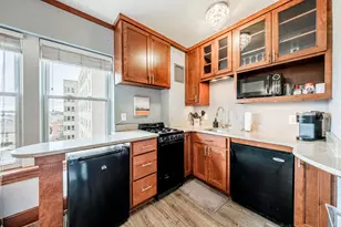 1028 E Juneau Ave, Milwaukee, WI 53202 - Photo 11