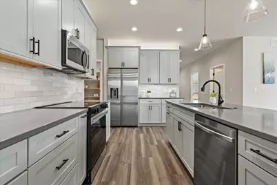 7050  Stonewood Ln, Lannon, WI 53046 - Photo 7