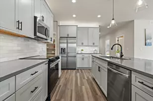 7050 Stonewood Ln, Lannon, WI 53046 - Photo 7