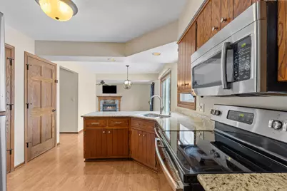 S38W27600  Windsong Rdg, Waukesha, WI 53189 - Photo 3