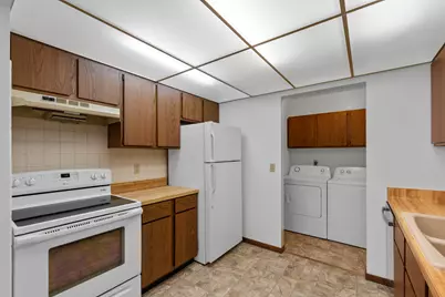 516  Marshal Ct #B, West Bend, WI 53090 - Photo 5