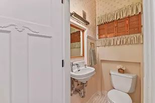 1158 Kavanaugh Pl, Wauwatosa, WI 53213 - Photo 15