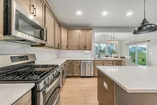 W242N5607 Simona Ct, Sussex, WI 53089 - Photo 13