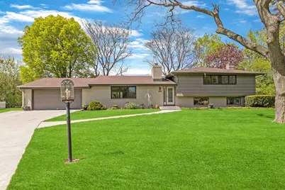 250 W Suburban Ct, Fox Point, WI 53217 - Photo 23