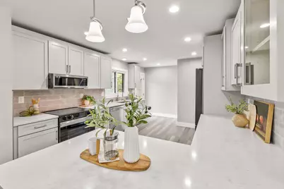 250 W Suburban Ct, Fox Point, WI 53217 - Photo 9