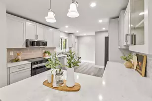 250 W Suburban Ct, Fox Point, WI 53217 - Photo 9