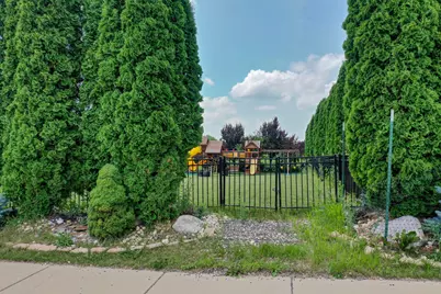 1330  Prairie Creek Blvd, Oconomowoc, WI 53066 - Photo 5