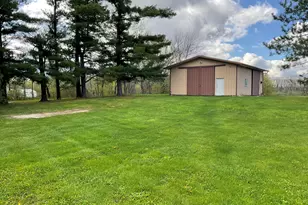 W242N4251 Swan Rd, Pewaukee, WI 53072 - Photo 23