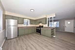 1010 Sunset Ridge Dr, West Bend, WI 53090 - Photo 11