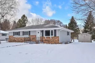 1010 Sunset Ridge Dr, West Bend, WI 53090 - Photo 3