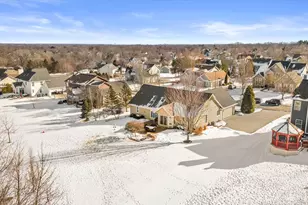 N54W16684 Ravenwood Dr, Menomonee Falls, WI 53051 - Photo 43