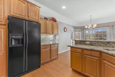 N54W16684  Ravenwood Dr, Menomonee Falls, WI 53051 - Photo 7