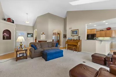 N54W16684  Ravenwood Dr, Menomonee Falls, WI 53051 - Photo 5