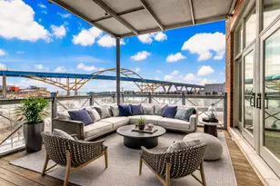 601 E Erie St, Milwaukee, WI 53202 - Photo 13