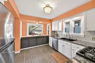 2472 N 73rd St, Wauwatosa, WI 53213 - Photo 11