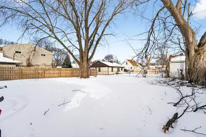 5720 W Thurston Ave, Milwaukee, WI 53218 - Photo 17