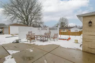 7028 W Crawford Ave, Milwaukee, WI 53220 - Photo 23