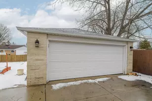 7028 W Crawford Ave, Milwaukee, WI 53220 - Photo 25