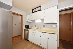 N89W15932 Cleveland Ave, Menomonee Falls, WI 53051 - Photo 7