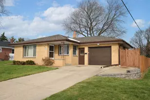 N89W15932 Cleveland Ave, Menomonee Falls, WI 53051 - Photo 1