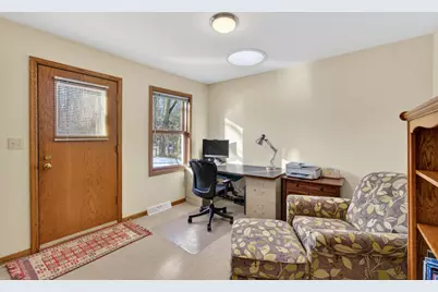 9615 W Huntington Dr, Mequon, WI 53097 - Photo 17