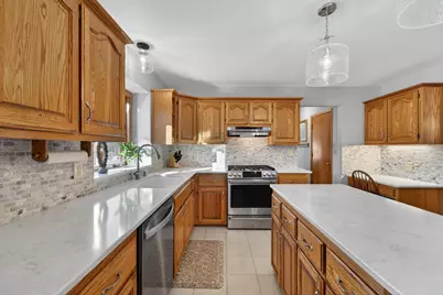 9615 W Huntington Dr, Mequon, WI 53097 - Photo 7