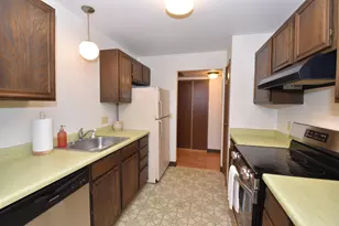 5253 N Lovers Lane Rd, Milwaukee, WI 53225 - Photo 9