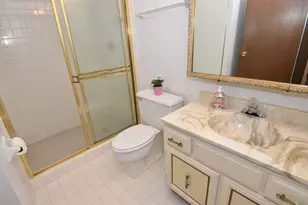 5253 N Lovers Lane Rd, Milwaukee, WI 53225 - Photo 23