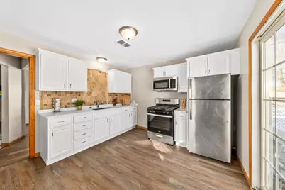 6136 W Oklahoma Ave, Milwaukee, WI 53219 - Photo 9