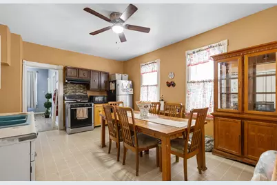 2435 S 12th St, Milwaukee, WI 53215 - Photo 15