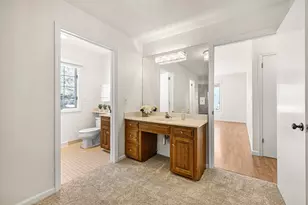 10121 N Lee Ct, Mequon, WI 53092 - Photo 13