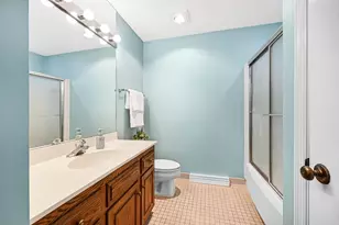 10121 N Lee Ct, Mequon, WI 53092 - Photo 15